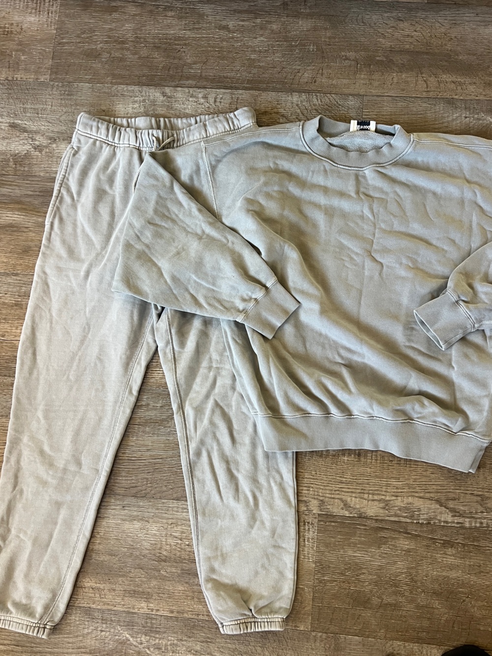 Elwood Core Collection Sweatpants and Sweater in Ecru Grey SET